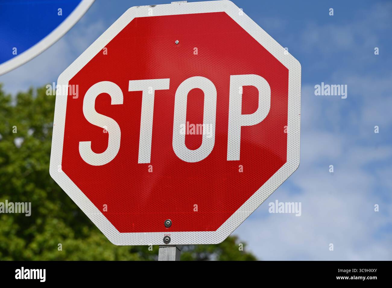 Verkehrsschild gefahrenzeichen stop traffic sign danger sign stop