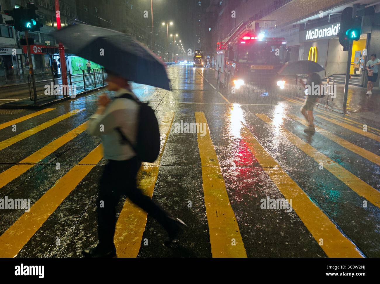 Hong kong street night rain hi-res stock photography and images - Alamy