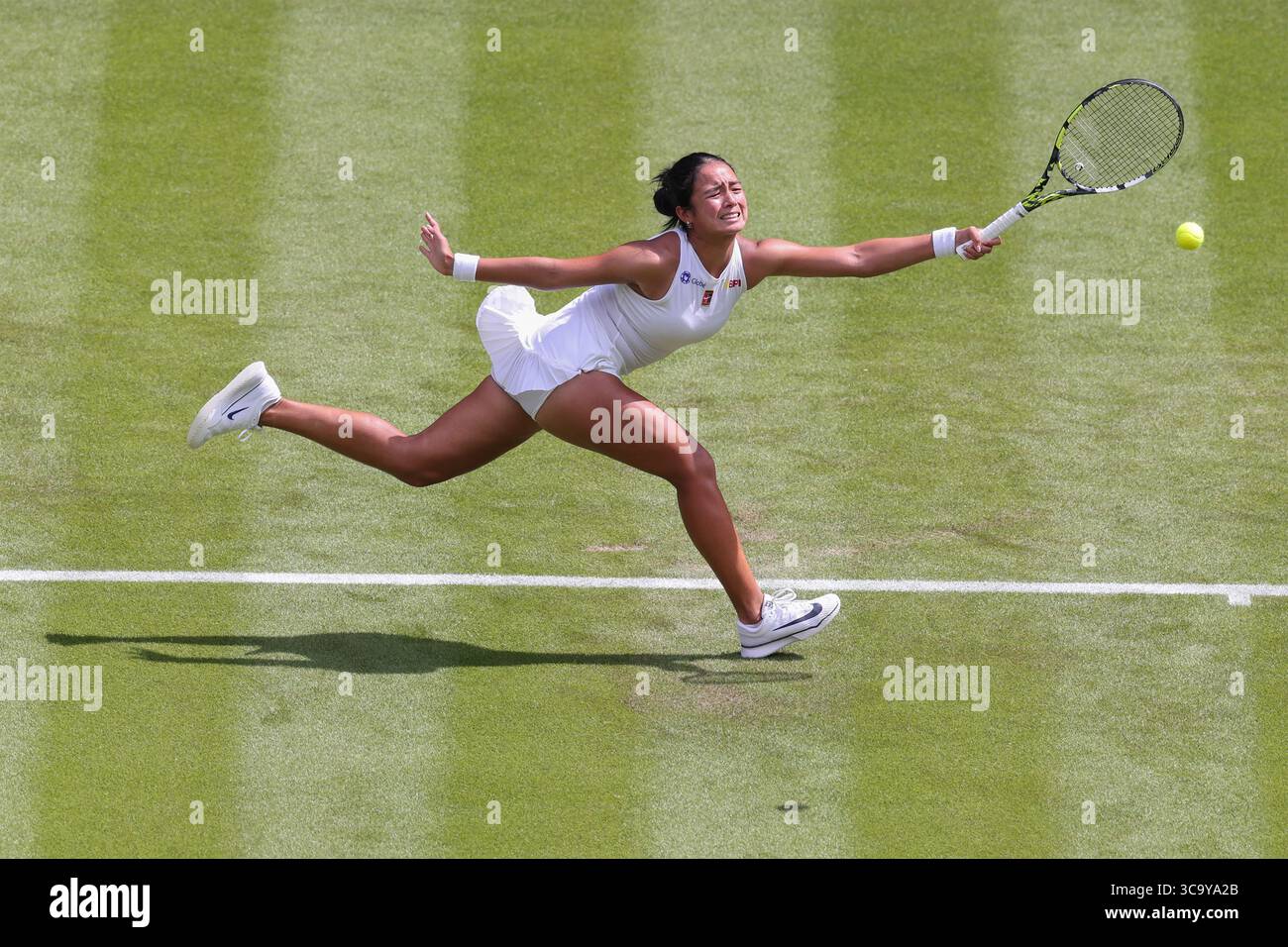 Alexandra eala in action hi-res stock photography and images - Alamy