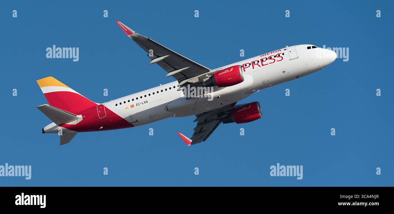 Airbus a320 216 hi-res stock photography and images - Alamy