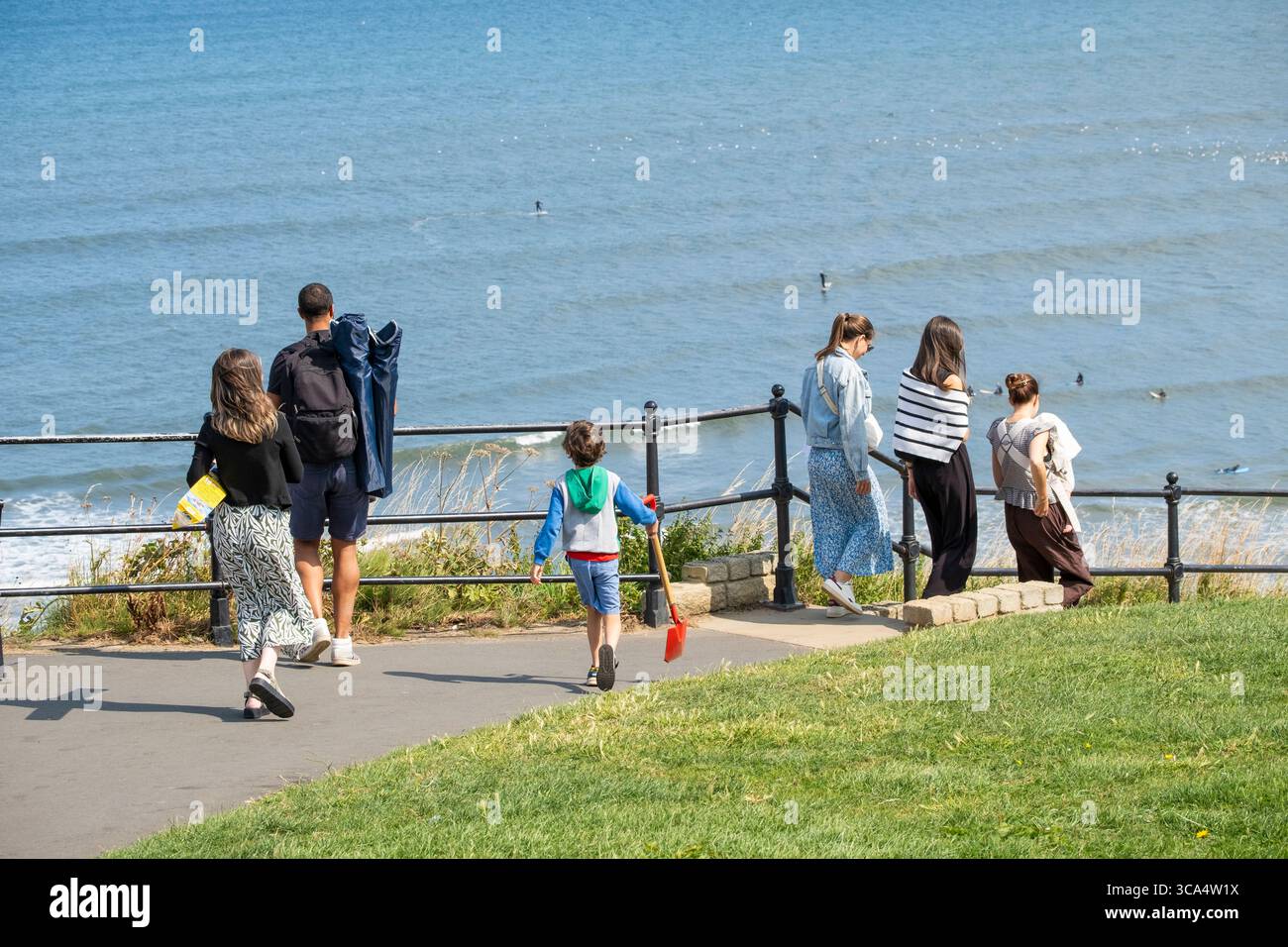Saltburn by the sea, North Yorkshire, England. UK. 6th August, 2025. Weather: Plenty of people enjoying glorious sunshine on Saltburn beach. Credit: Alan Dawson/Alamy Live News Stock Photo