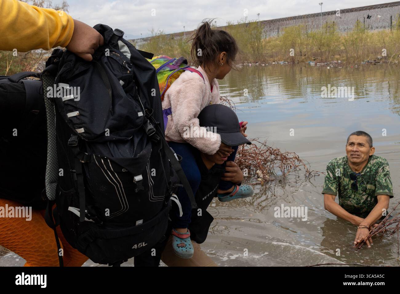 Migrants by the Rio Grande, Ciudad Juarez, awaiting border crossing ...