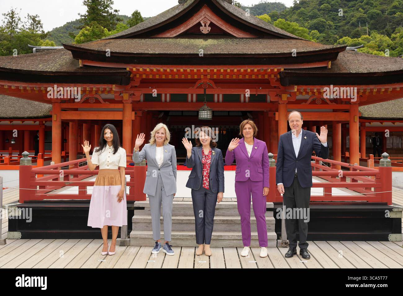 May 20, 2023, Hatsukaichi, Hiroshima Prefecture, Japan: Spouses of the Group of Seven leaders wave as they pose together at the Itsukushima Shrine on Miyajima Island during the spouses program on the sidelines of the G7 Summit, May 20, 2023 in in Hatsukaichi, Japan. Standing from left: Akshata Narayan Murty of the UK, U.S First Lady Jill Biden, Yuko Kishida of Japan, Britta Ernst of Germany, and Heiko von der Leyen, Spouse of the European Union President. (Credit Image: © Pool /G7 Hiroshima/Planet Pix via ZUMA Press Wire) Stock Photo