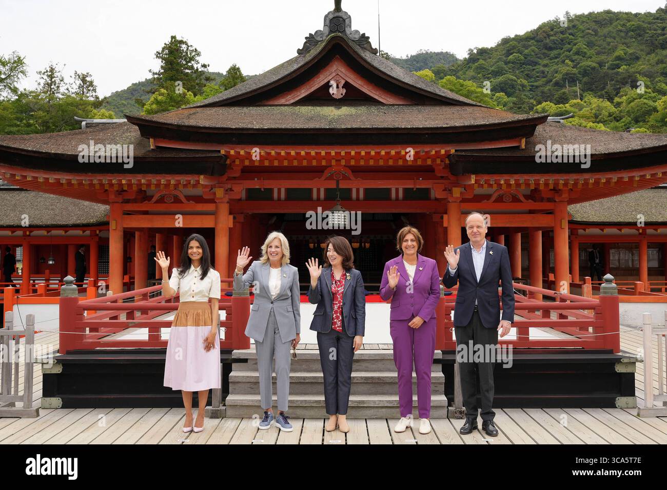 May 20, 2023, Hatsukaichi, Hiroshima Prefecture, Japan: Spouses of the Group of Seven leaders wave as they pose together at the Itsukushima Shrine on Miyajima Island during the spouses program on the sidelines of the G7 Summit, May 20, 2023 in in Hatsukaichi, Japan. Standing from left: Akshata Narayan Murty of the UK, U.S First Lady Jill Biden, Yuko Kishida of Japan, Britta Ernst of Germany, and Heiko von der Leyen, Spouse of the European Union President. (Credit Image: © Pool /G7 Hiroshima/Planet Pix via ZUMA Press Wire) Stock Photo