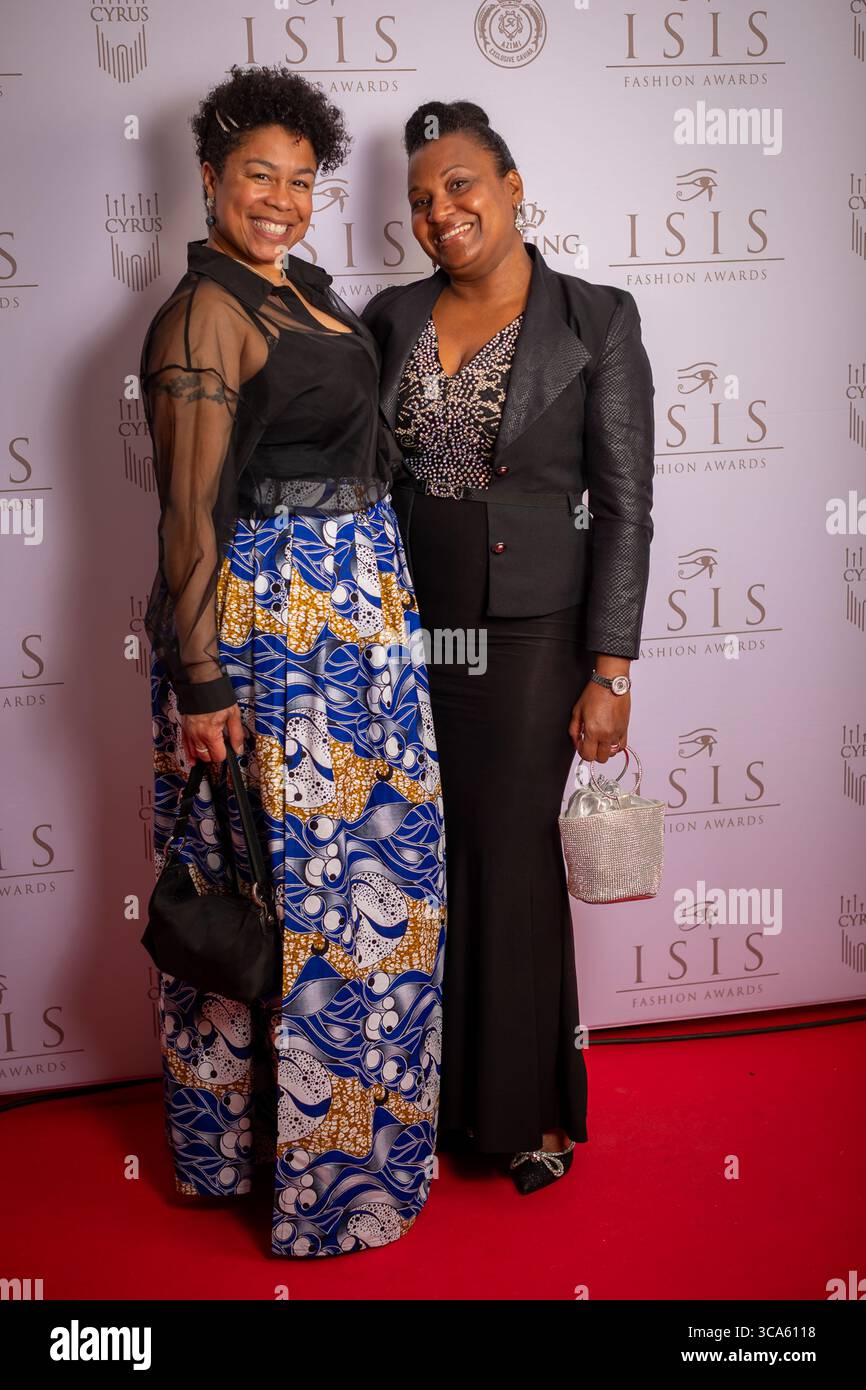 public-audience-isis-fashion-awards-red-carpet-2025-amsterdam-8-may