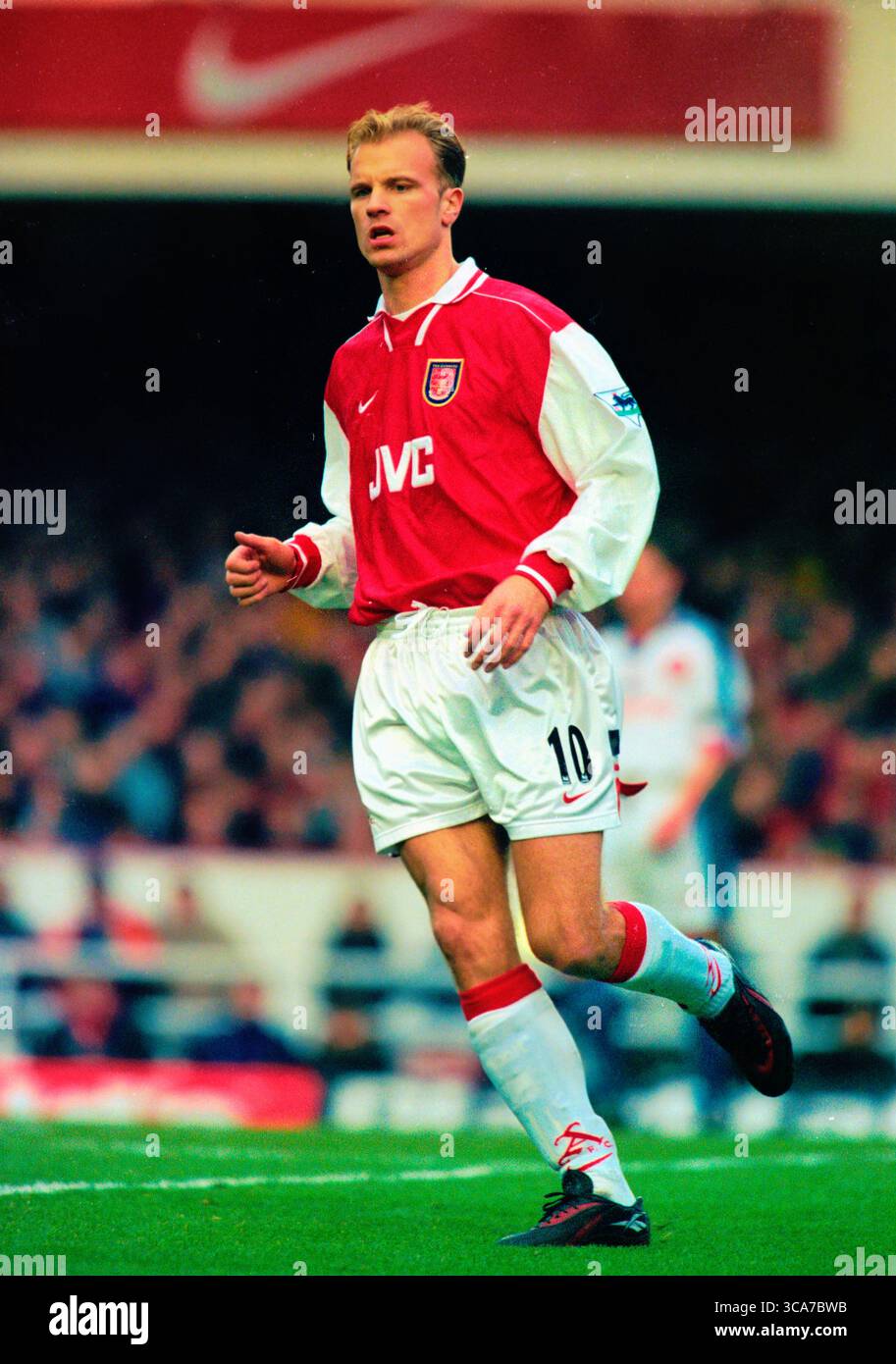 Bergkamp arsenal 1998 hi-res stock photography and images - Alamy