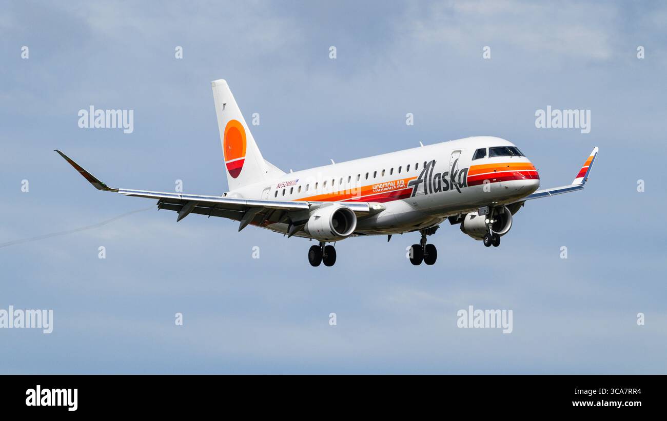 Embraer 175 hi-res stock photography and images - Alamy