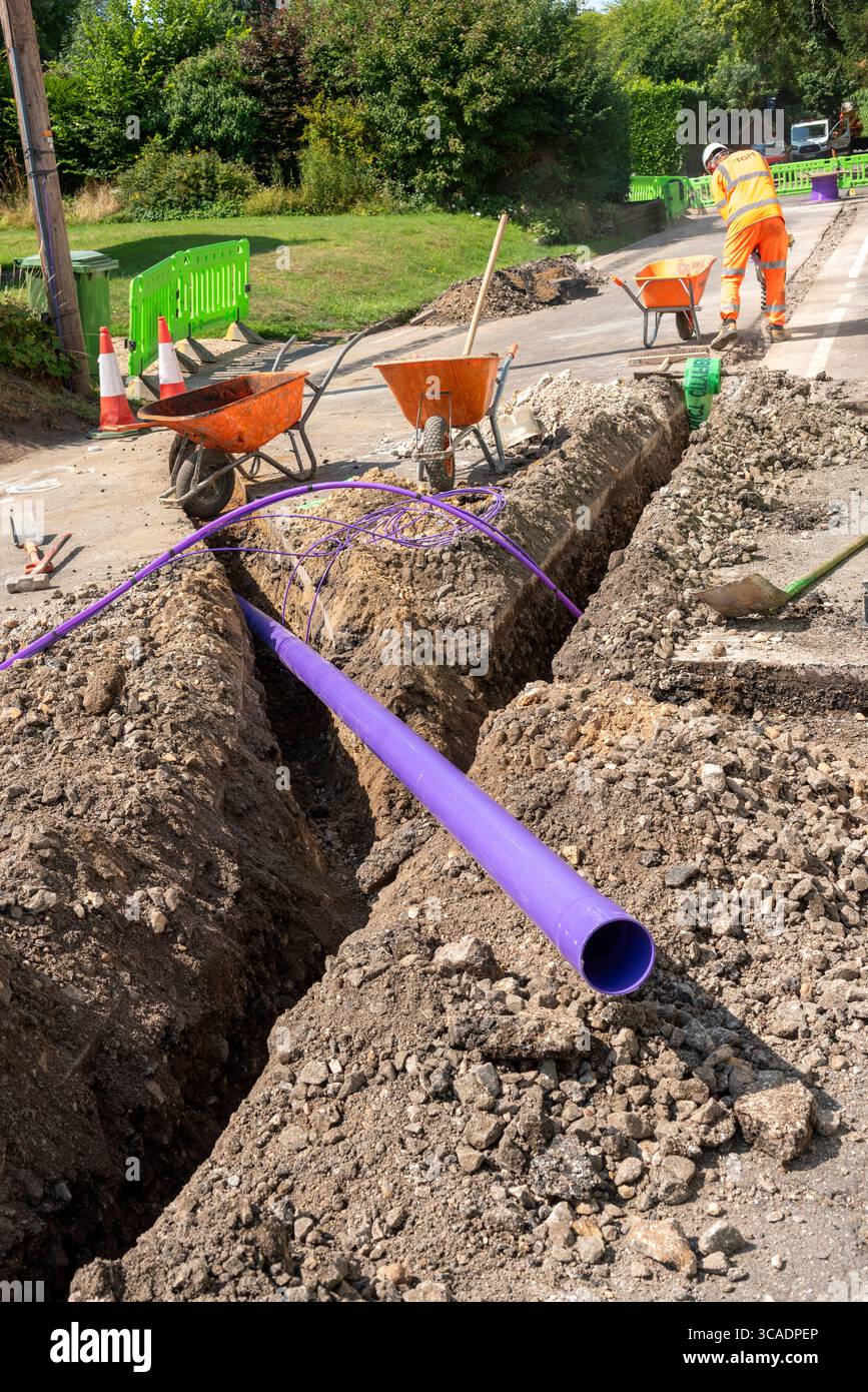Micheldever Hampshire England UK. 06.082025. Installation of full fibre network cable into a trench in the village of Micheldever Hampshire UK Stock Photo