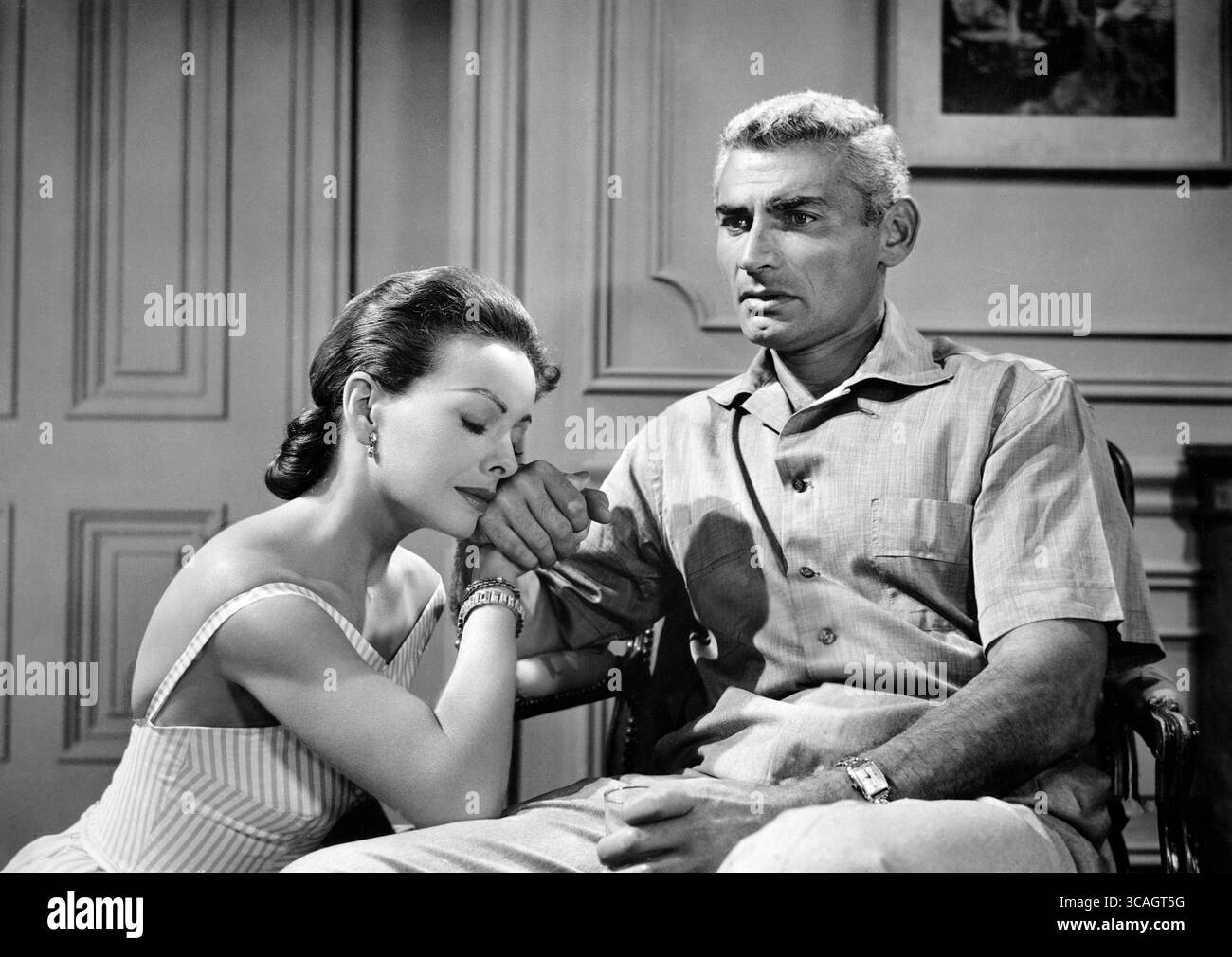 November 29, 2022: Jeanne Crain, Jeff Chandler, on-set of the Film, ''The Tattered Dress'', Universal-International Pictures, 1957 (Credit Image: © JT Vintage/Glasshouse via ZUMA Press Wire) Stock Photo