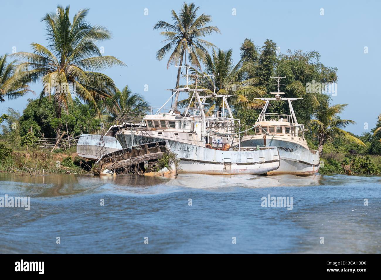 Abandoned trawlers stranded in Madagascar’s Pangalanes Canal — remnants ...