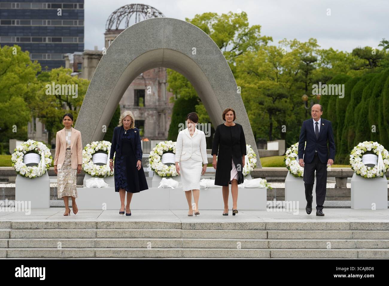May 19, 2023, Hiroshima, Hiroshima Prefecture, Japan: The Group of Seven spouses after a wreath ceremony at the Memorial Cenotaph in the Hiroshima Peace Memorial Park on the first day of the G7 Summit, May 19, 2023 in Hiroshima, Japan. Standing from left: Akshata Narayan Murty of the UK, U.S First Lady Jill Biden, Yuko Kishida of Japan, Britta Ernst of Germany, and Heiko von der Leyen, Spouse of the European Union President. (Credit Image: © Pool /G7 Hiroshima/Planet Pix via ZUMA Press Wire) Stock Photo