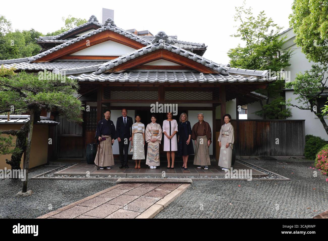 May 19, 2023, Hiroshima, Hiroshima Prefecture, Japan: The G7 Summit spouses pose following a traditional sado Japanese tea ceremony on the sidelines of the G7 Summit, May 19, 2023 in Hiroshima, Japan. Standing from 2nd left: Heiko von der Leyen, Spouse of the European Union President, Akshata Narayan Murty of the UK, Yuko Kishida of Japan, Britta Ernst of Germany, and U.S First Lady Jill Biden. (Credit Image: © Pool /G7 Hiroshima/Planet Pix via ZUMA Press Wire) Stock Photo