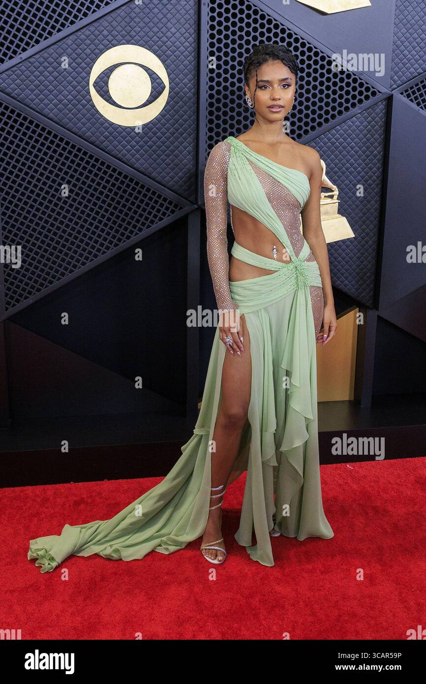 green emerald velvet dress Tyla Sage Asymmetrical 2024 Grammys Red Carpet Dress