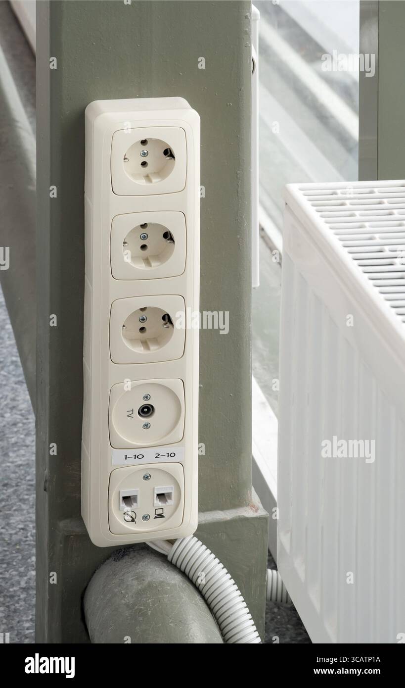 Sequential Lab Outlets Modern scientific research science hi-res stock photography and images ...