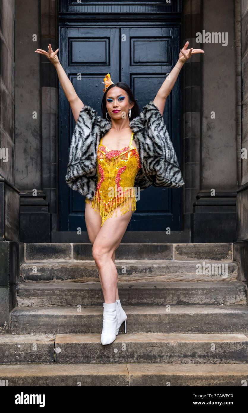 Біреудің ұйықтап жатқан əйелін силау