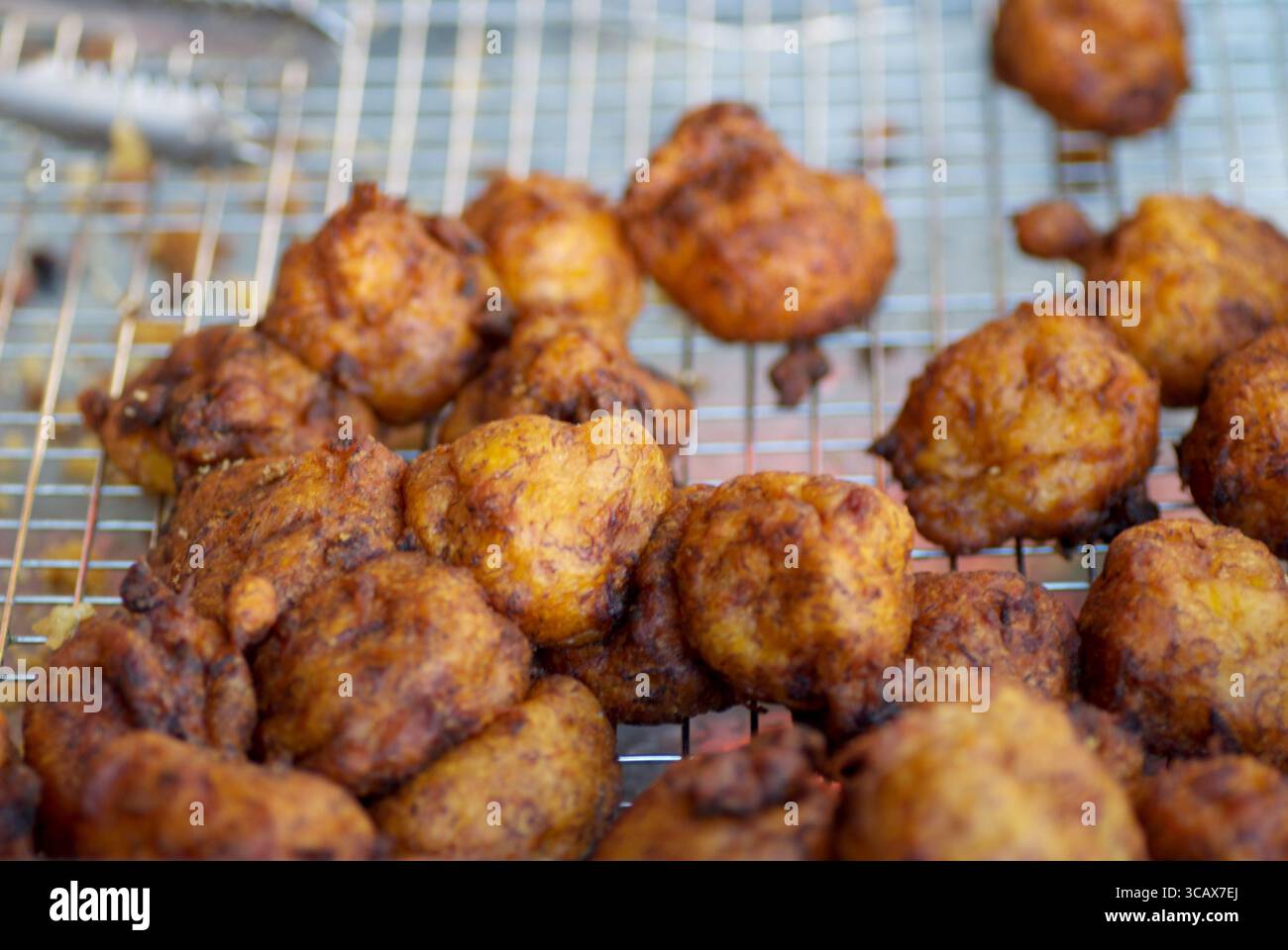 Golden-Brown Fried Banana Balls Cooling on a Wire Rack — Crispy Traditional Snack Freshly Cooked and Ready to Serve Stock Photo