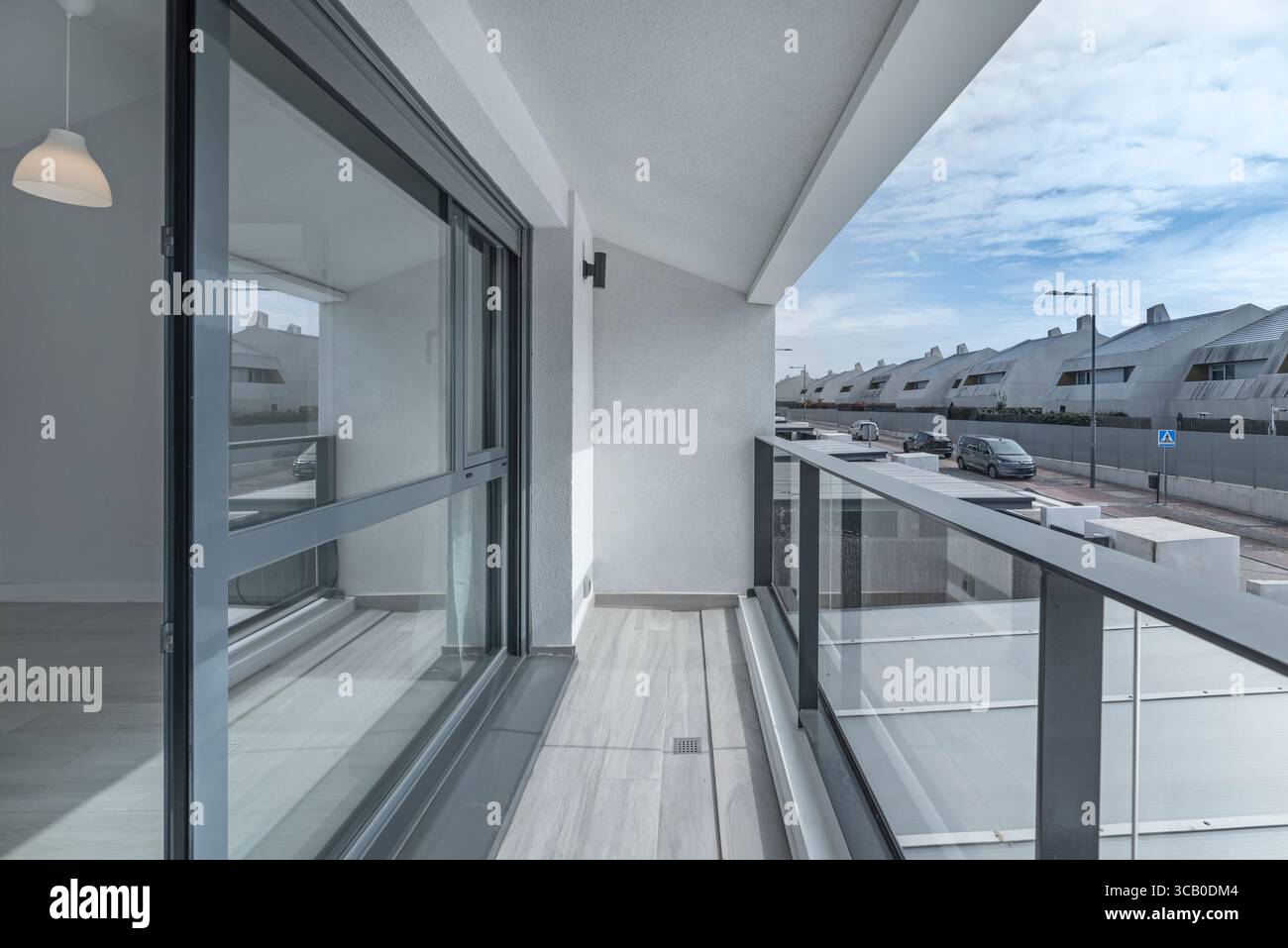Architectural cantilever that shelters a terrace with gray aluminum ...
