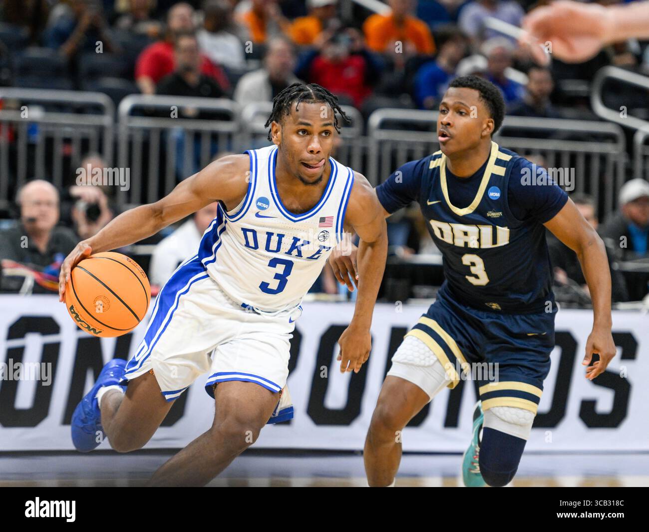 March 16, 2023: Duke Blue Devils guard Jeremy Roach (3) dribbles around Oral Roberts Golden Eagles guard Max Abmas (3) during 2nd half NCAA Orlando Regional between Oral Roberts Golden Eagles and Duke Blue Devils. Duke defeated Oral Robert 74-51 at Amway Center in Orlando, FL. Romeo T Guzman/CSM. (Credit Image: © Romeo Guzman/CSM via ZUMA Press Wire) Stock Photo