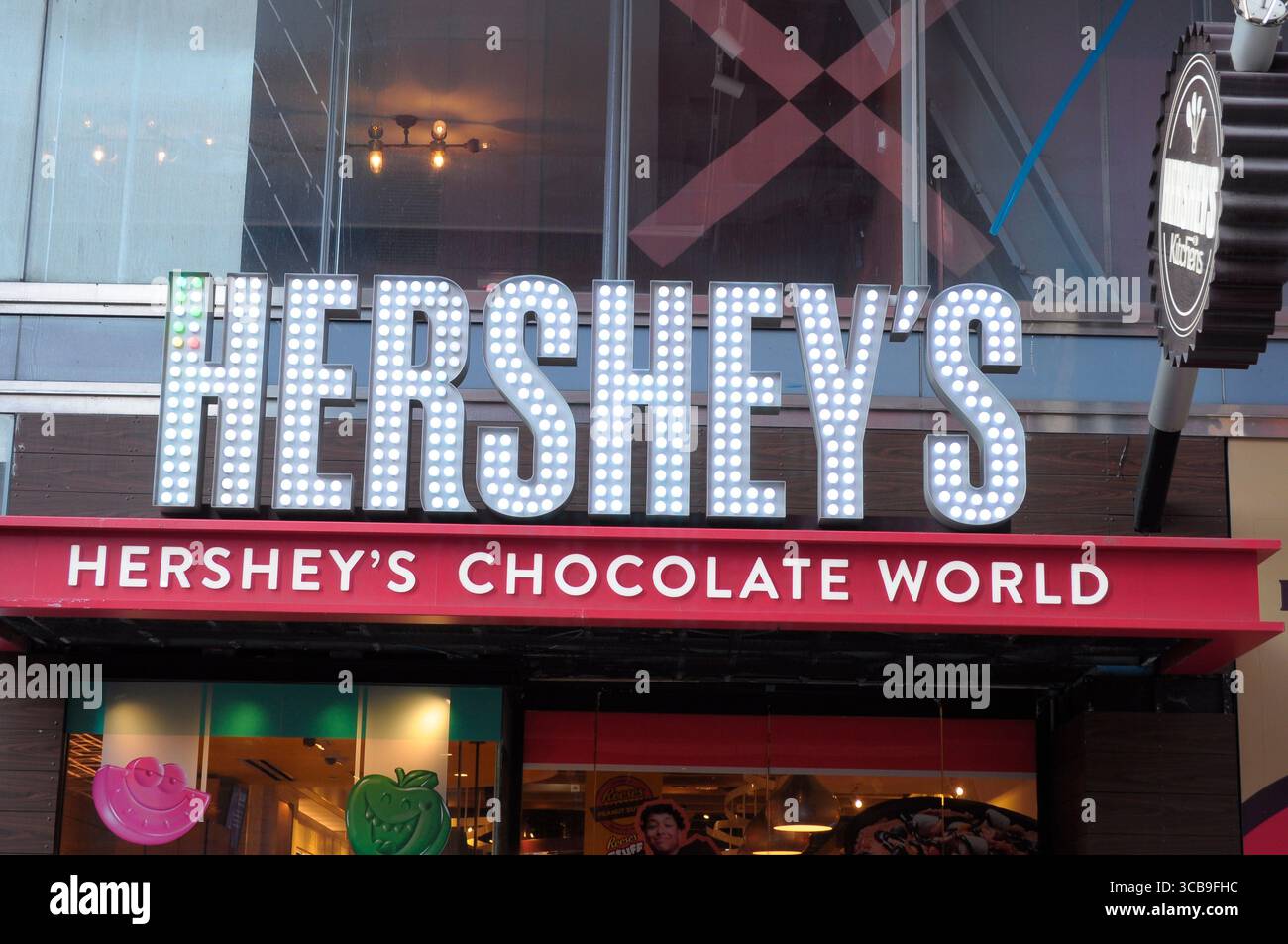 Hersheys logo hi-res stock photography and images - Alamy