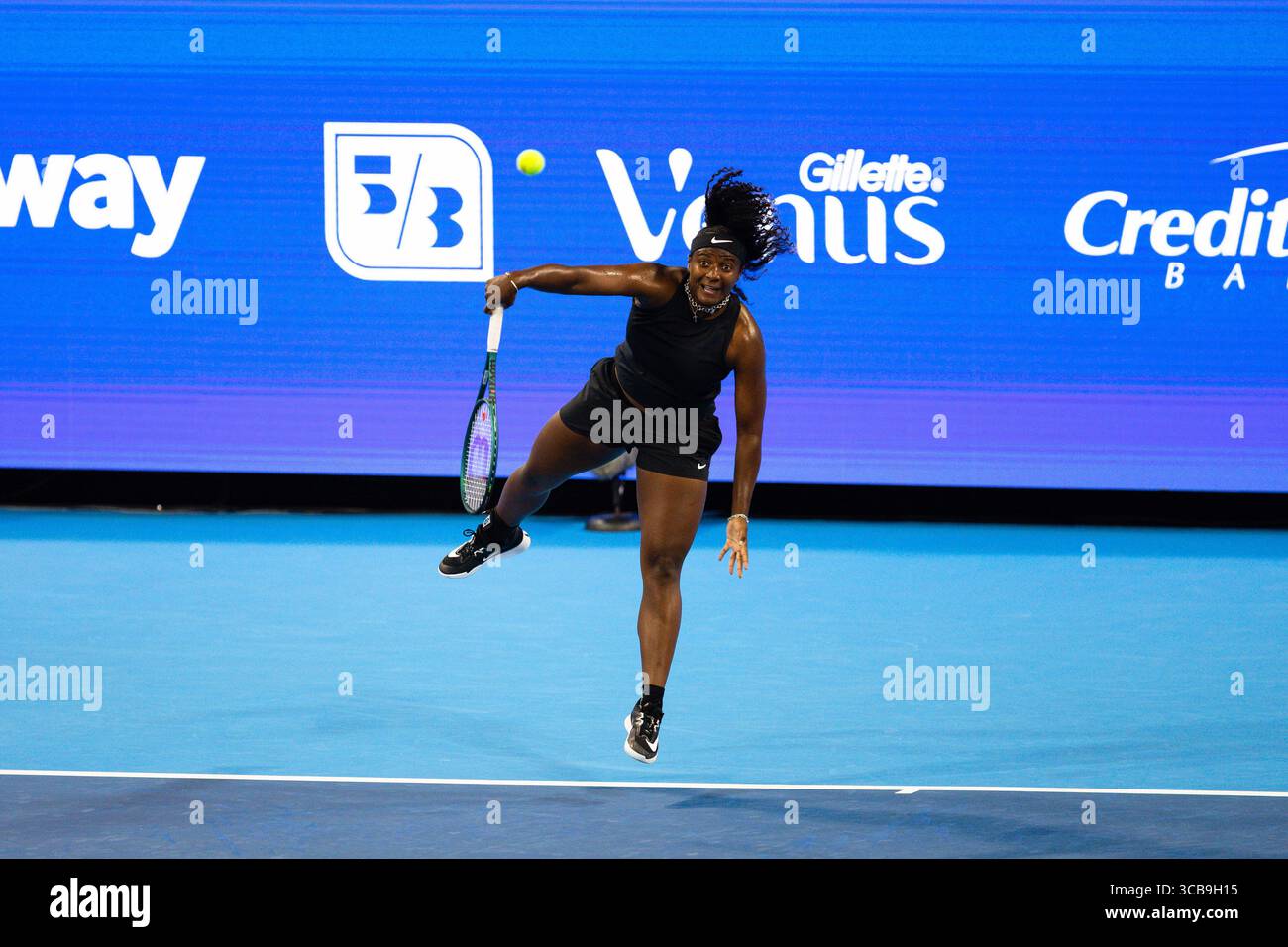 MASON, OHIO - AUGUST 07: Hailey Baptiste of USA serves on Day 1 of the Cincinnati Open at the Lindner Family Tennis Center on August 07, 2025 in Mason, Ohio (Photo by Mauricio Paiz) Stock Photo
