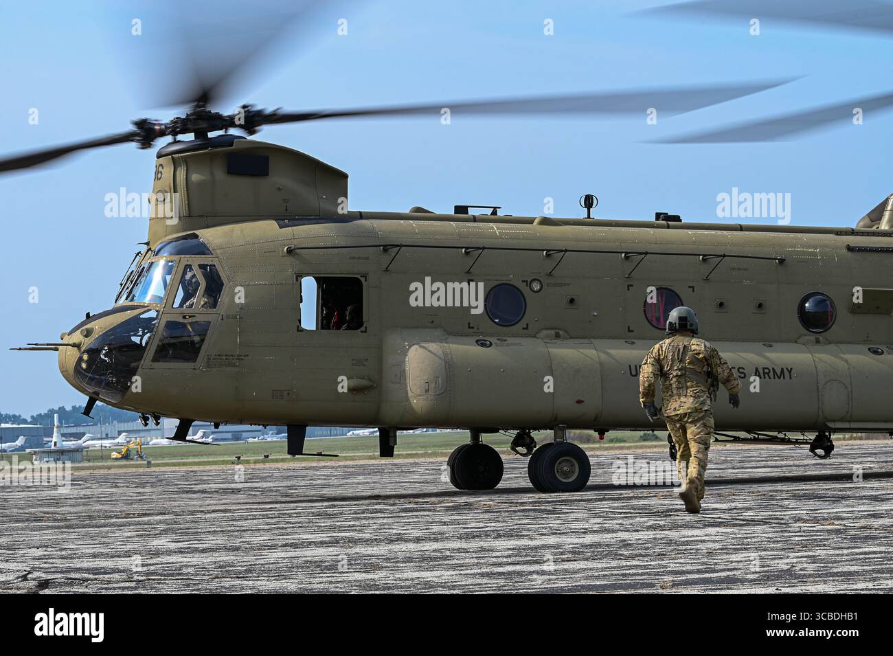 A U.S. Army soldier assigned to Bravo Company, 3-238th General Support Aviation Battalion at Selfridge Air National Guard Base, approaches a CH-47 Chi Stock Photo