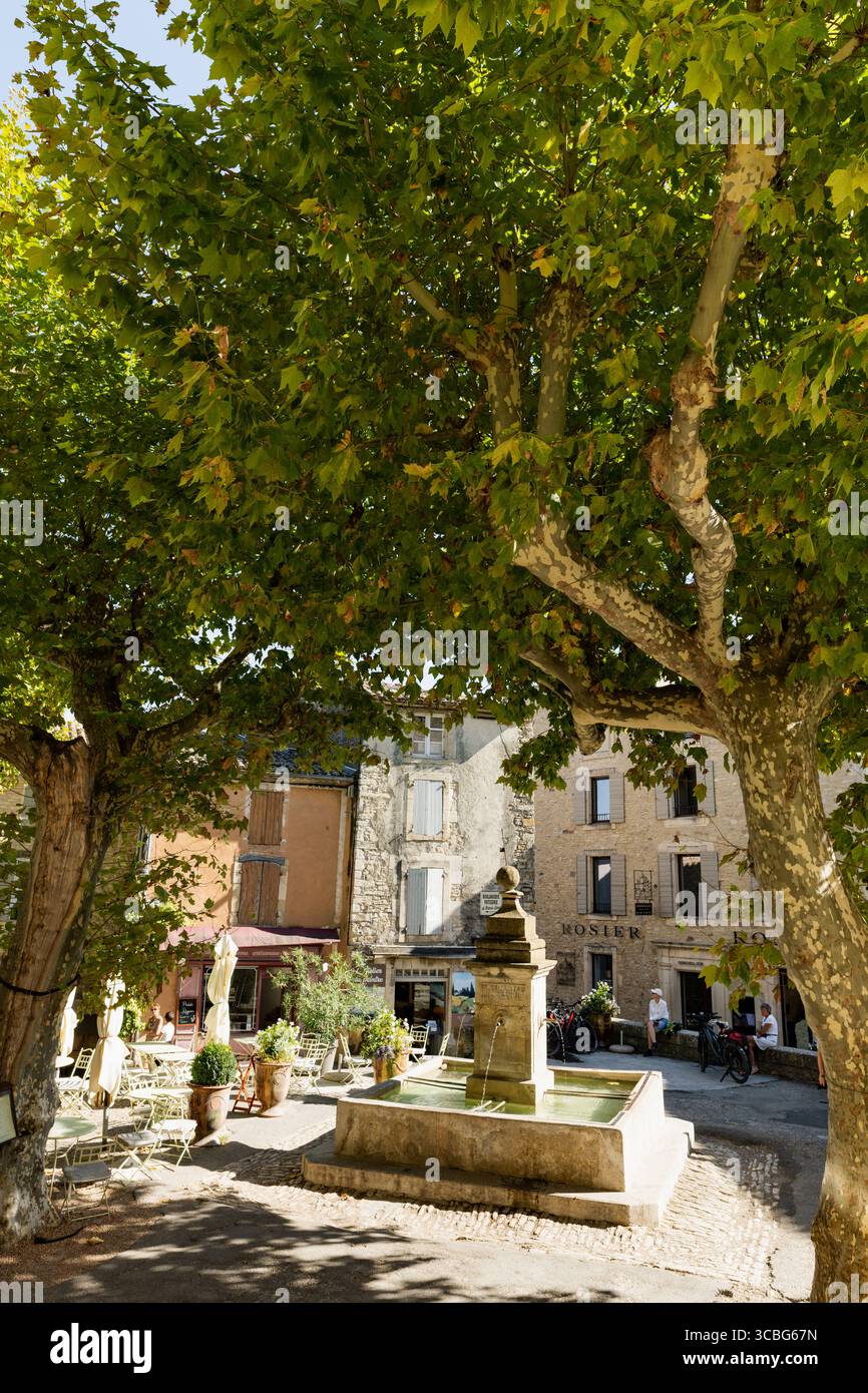 Busy with cafes and boutiques, the delightful Place Genty Pantaly is a medieval square in the heart of Gordes, Vaucluse, France Stock Photo