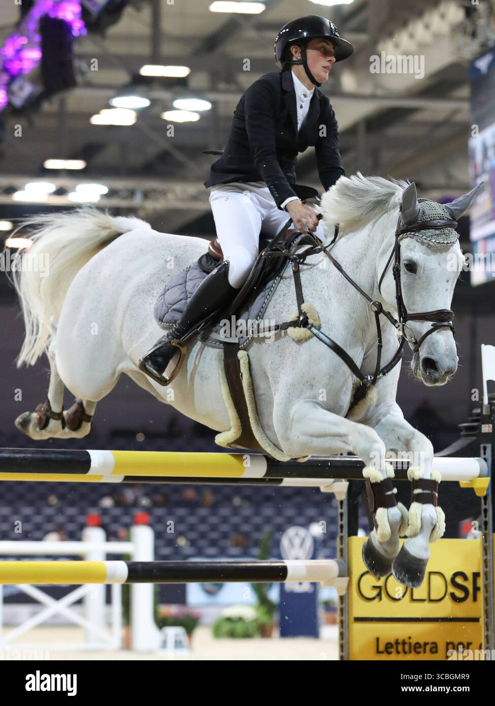 November 4, 2022, Verona, Veneto, Italy: VALENTINA ISOARDI of Italy riding FAVINIA during the Kask competition as part of the FEI Jumping World Cup 2022 at the Pala Volkswagen on November 4th 2022 in Verona, Italy (Credit Image: © Mickael Chavet/ZUMA Press Wire) Stock Photo