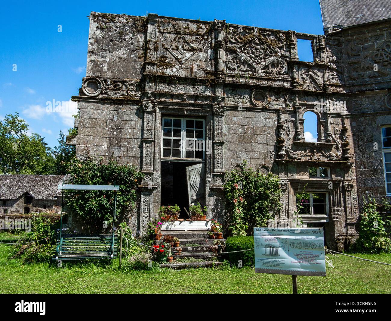 The Château de Chanteloup, built in the 11th century. Manche department, Normandy, 8 July 2025 Photo Damien Grenon credit:Photo12/Damien Grenon Stock Photo