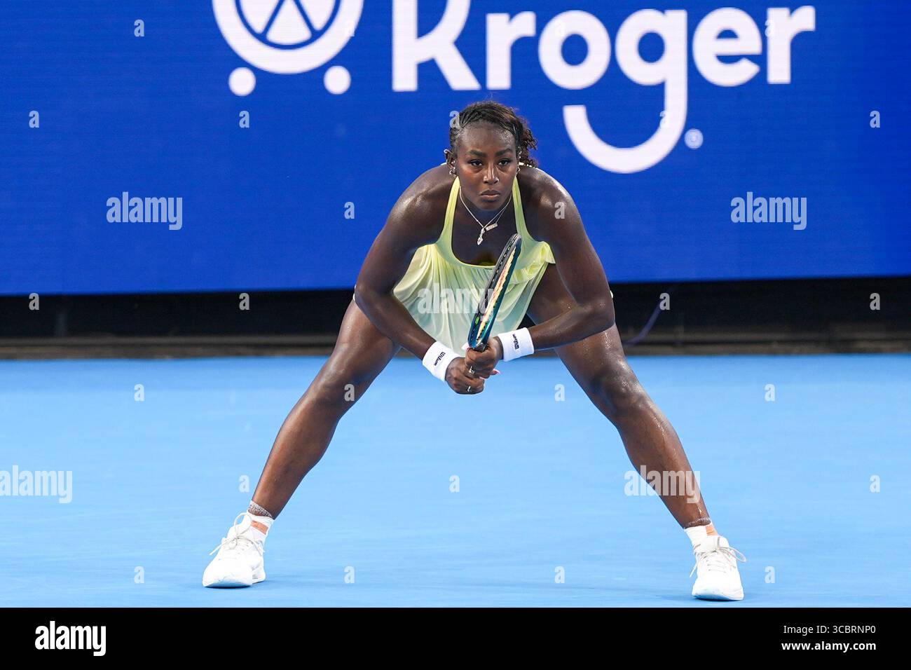 MASON, OH - AUG 8: Alycia Parks (USA) waits for a serve from Barbora Krejcikova (not pictured) during the first round of womens singles at the 2025 Cincinnati Open at Lindner Family Tennis Center on August 8, 2025. Stock Photo
