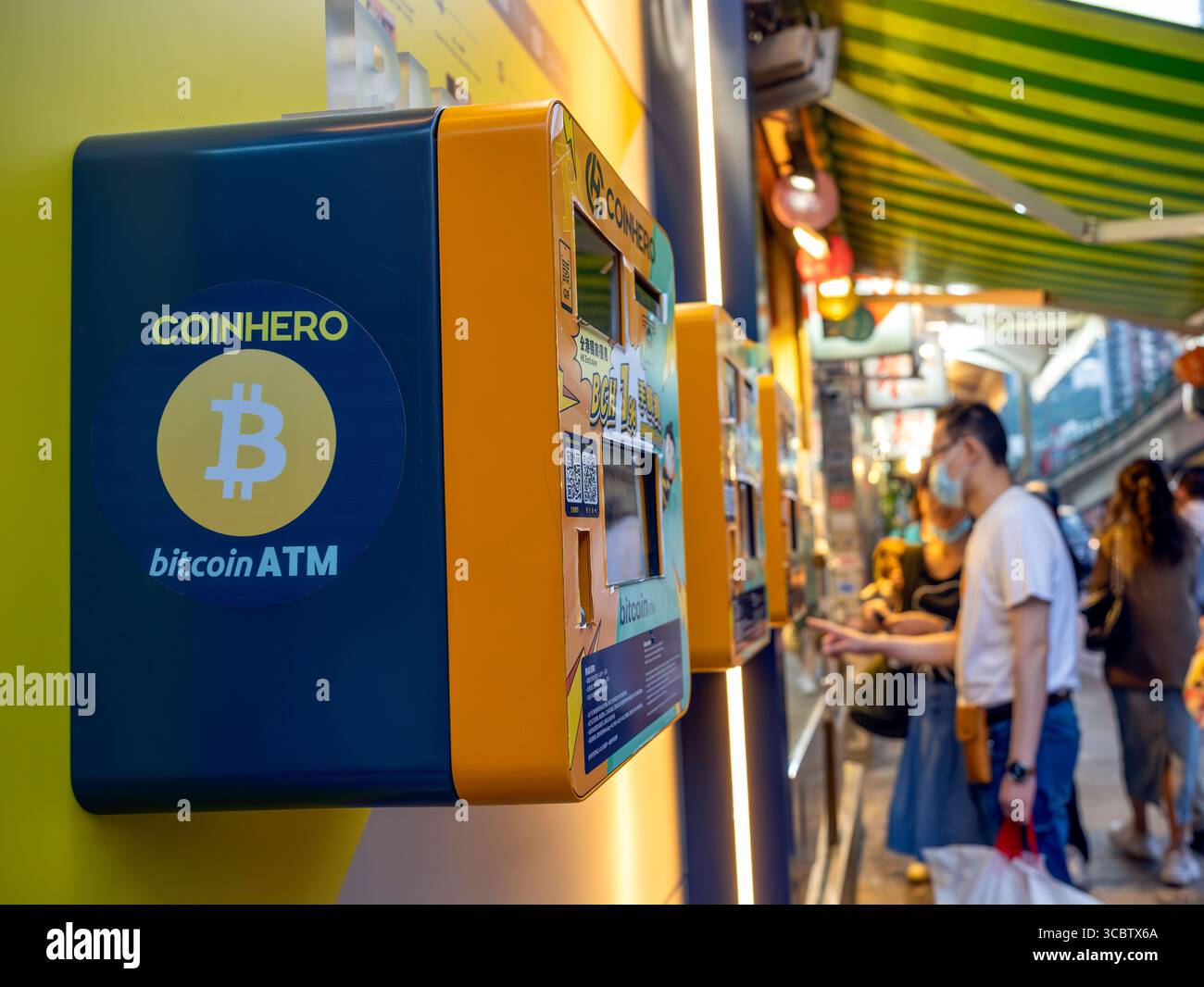 Bitcoin machine hi-res stock photography and images - Alamy