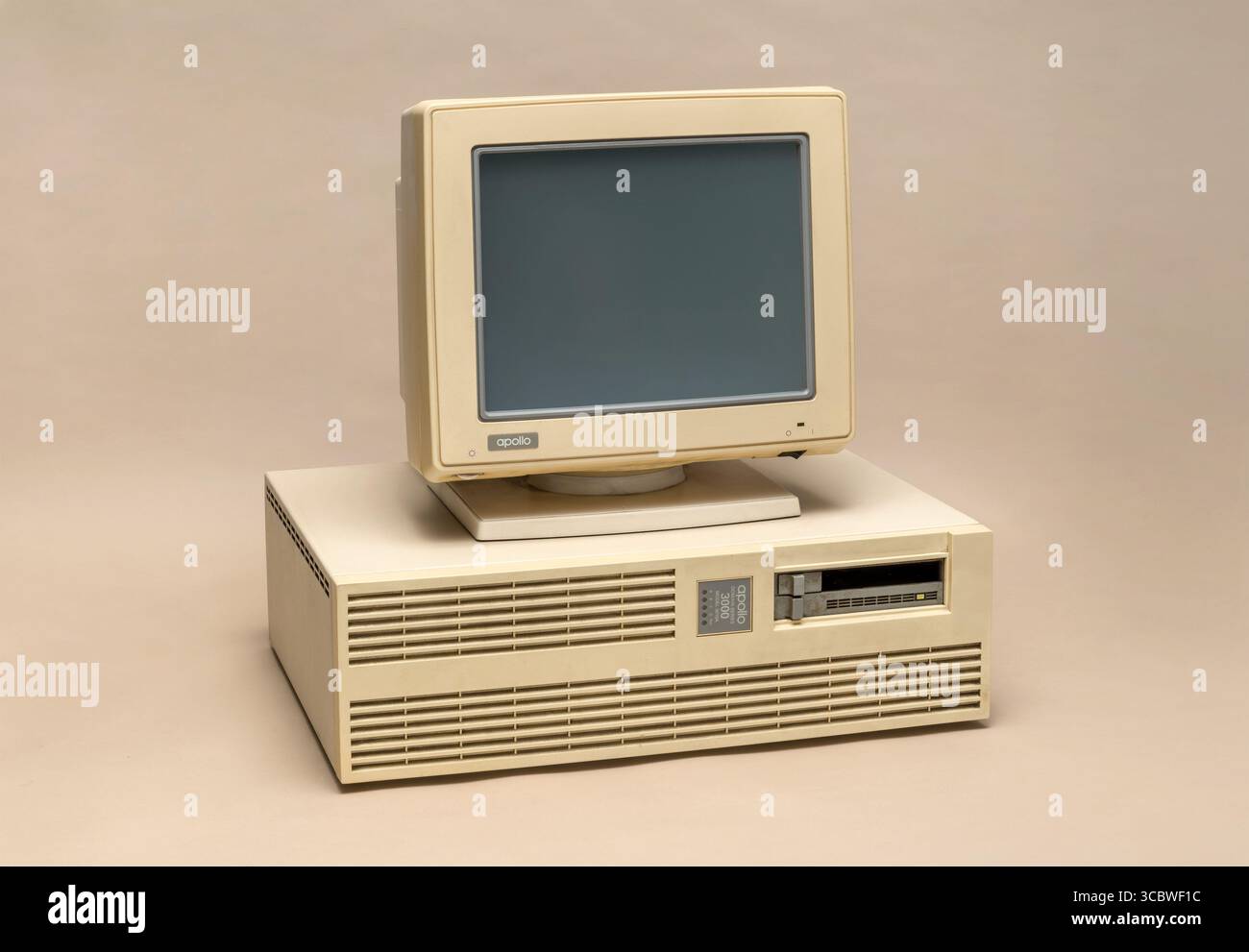 Pavia, Lombardy, Italy - July 22, 2025: Apollo Domain Series 3000 Model 3010A, workstation from 1986 at Ctrl+Alt Museum. Its OS was Aegis, with a Moto Stock Photo