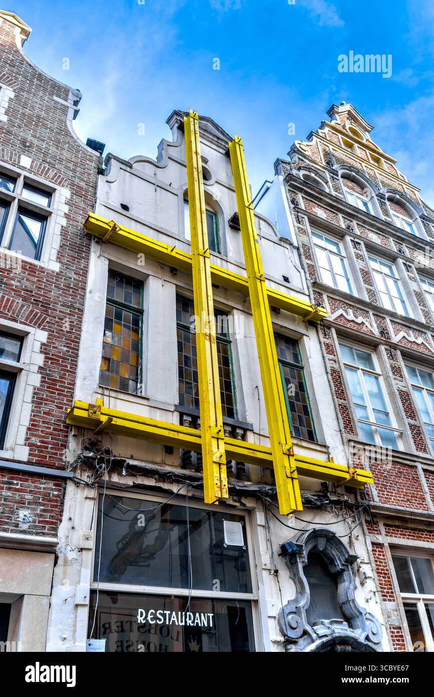 Structurally Unstable Building Rsjs hi-res stock photography and images - Alamy