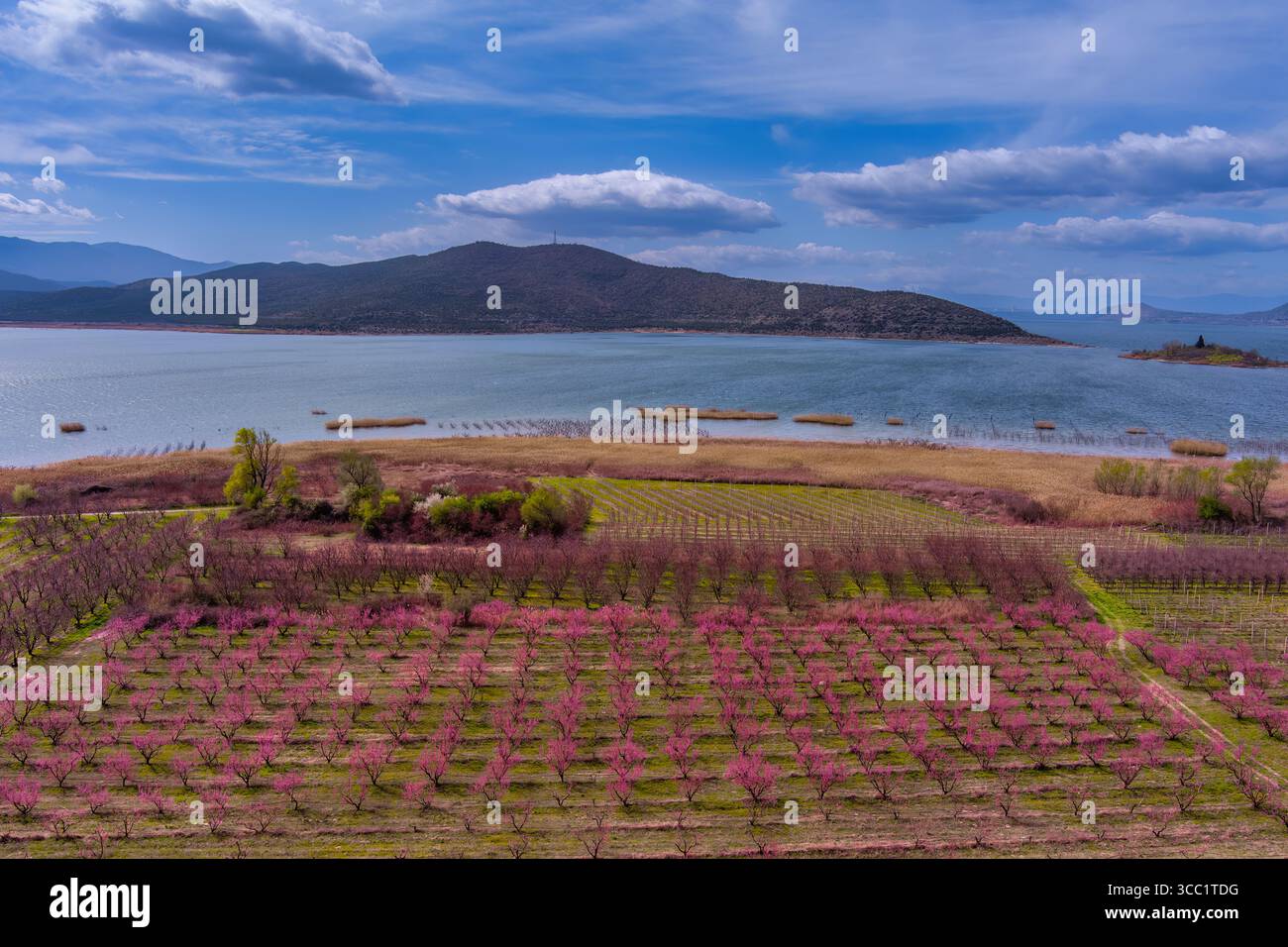 Springti Stunning landscape mountain lake hi-res stock photography and images ...