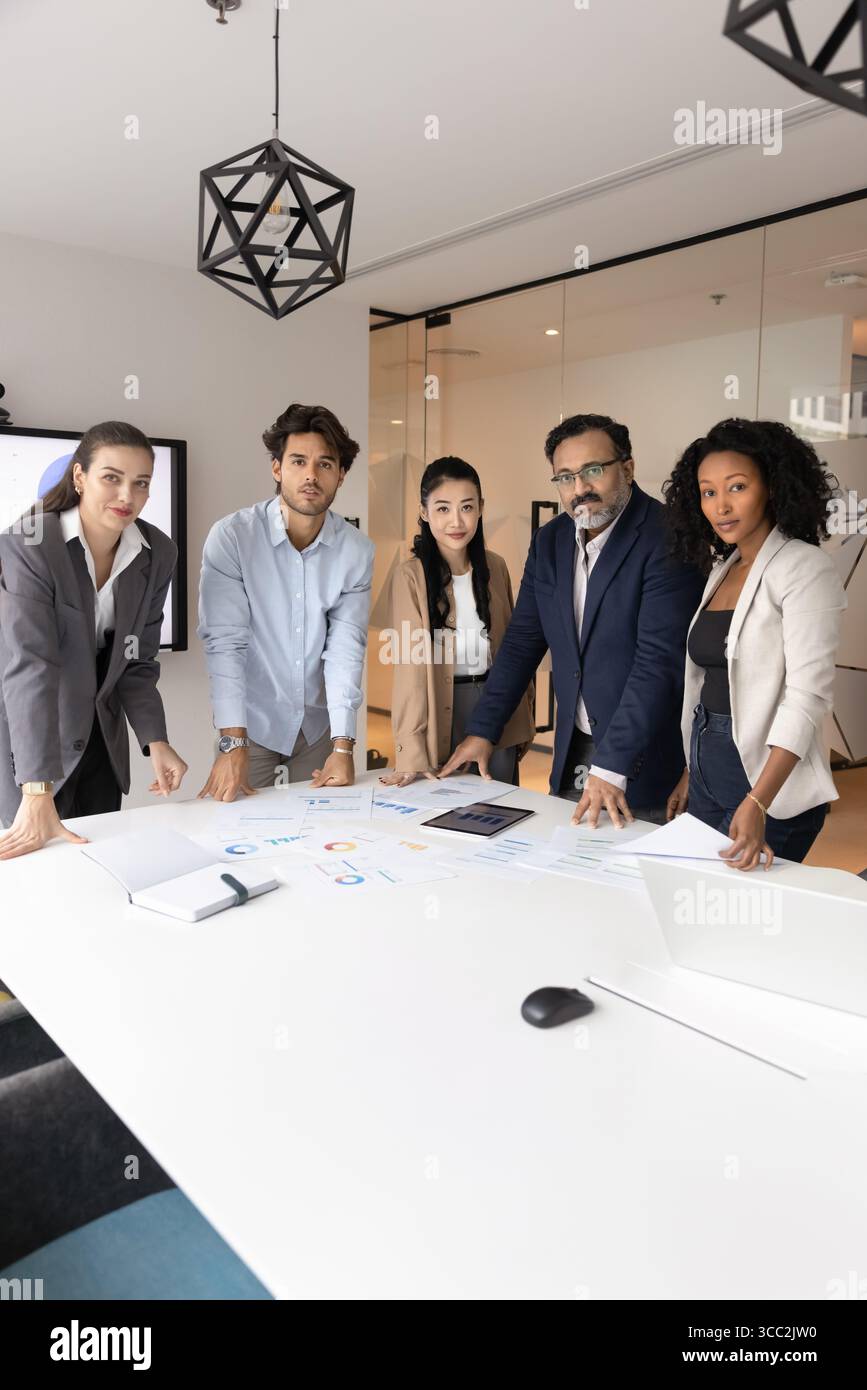 Multicultural workplace hi-res stock photography and images - Alamy