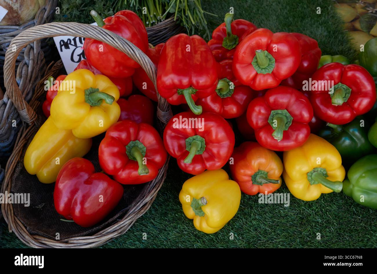 Sweet bell pepper hi-res stock photography and images - Alamy