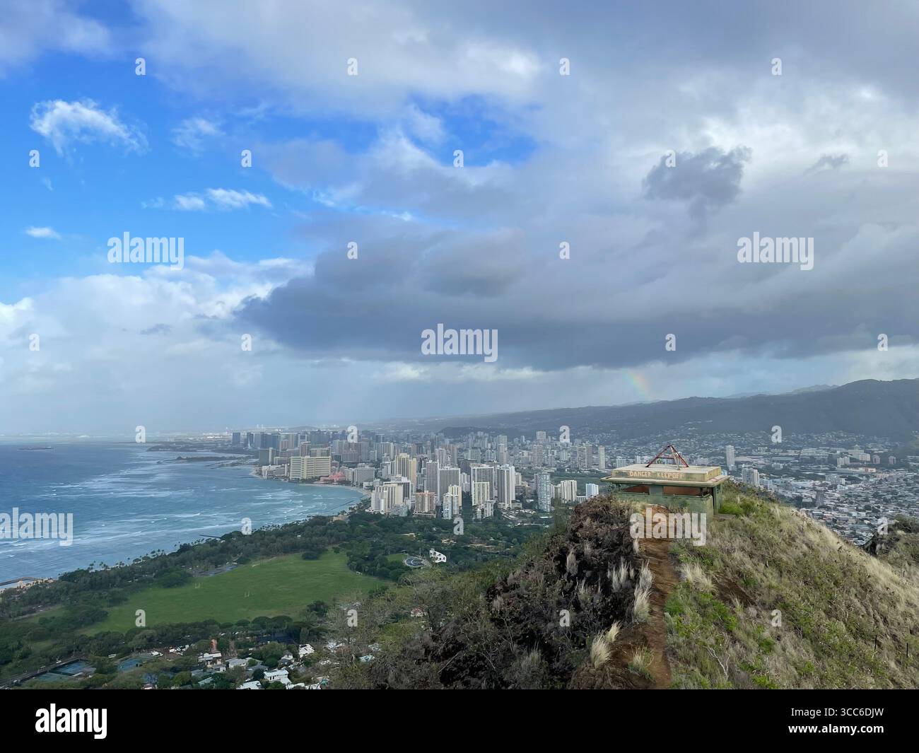 Hiking diamond head hawaii hi-res stock photography and images - Alamy