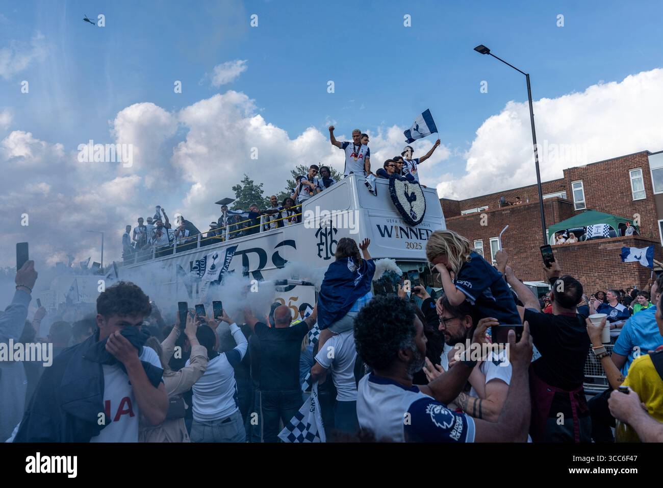 © Jeff Moore Tottenham Hotspur UEFA Europa League Trophy Parade LONDON ...