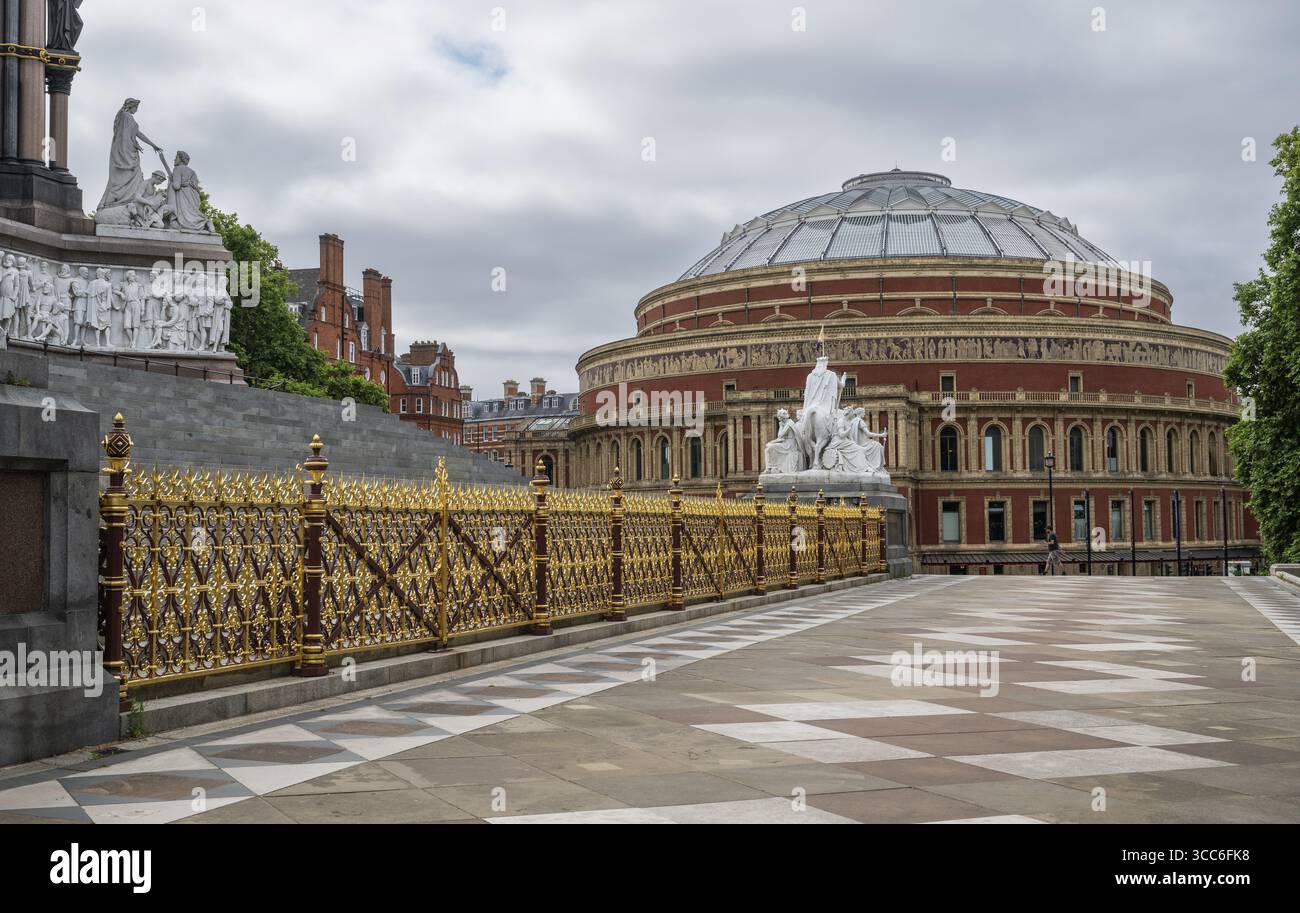 Albert Memorial and Royal Albert Hall concert hall, architects Captain Francis Fowke and Major-General Henry Y. D. Scott, Kensington, London, England Stock Photo