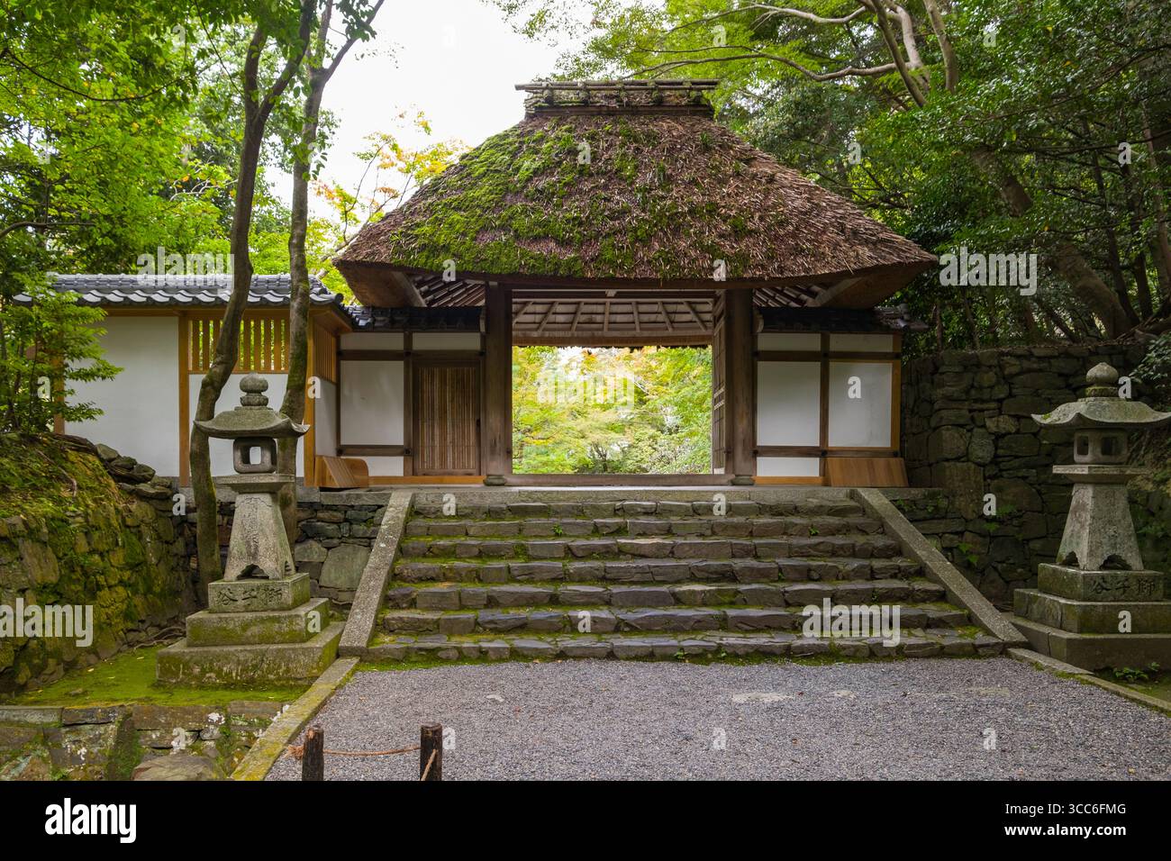 Traditional japanese gate surrounded hi-res stock photography and ...