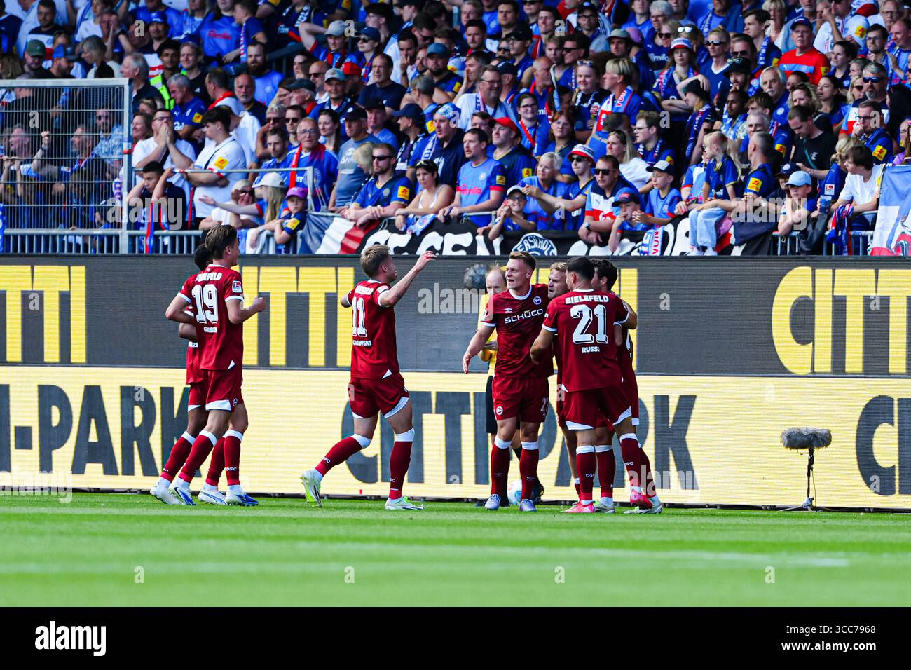 Torjubel DSC Arminia Bielefeld Nach Tor Zum 0 2 Per Freistoss Tim Torjubel DSC Arminia Bielefeld Nach Tor Zum 0 2 Per Freistoss Tim