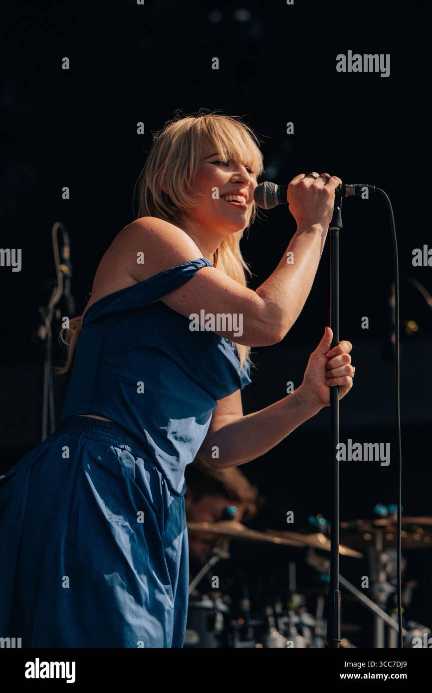 Newquay, Cornwall, UK. 10/08/2025. Natasha Beddingfield live concert at ...