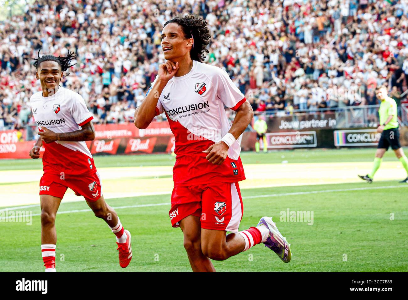Utrecht, Netherlands. 10th Aug, 2025. UTRECHT, NETHERLANDS - AUGUST 10: Gjivai Zechiel of FC Utrecht celebrates the first goal during the Dutch Eredivisie match between FC Utrecht and Heracles Almelo at Stadion Utrecht, Netherlands. 10th Aug, 2025. UTRECHT, NETHERLANDS - AUGUST 10: Gjivai Zechiel of FC Utrecht celebrates the first goal during the Dutch Eredivisie match between FC Utrecht and Heracles Almelo at Stadion