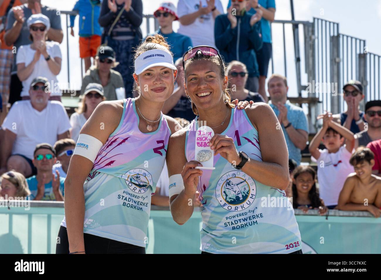 Elea Beutel Leonie Klinke Rock The Beach Tour Borkum Am 10 08 2025 
