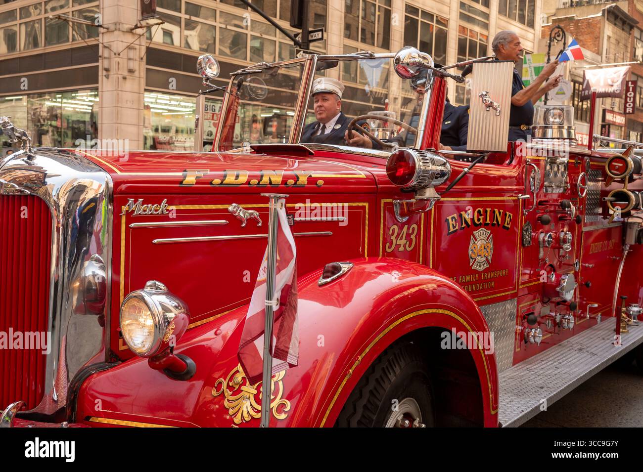 Mack fire truck hi-res stock photography and images - Alamy