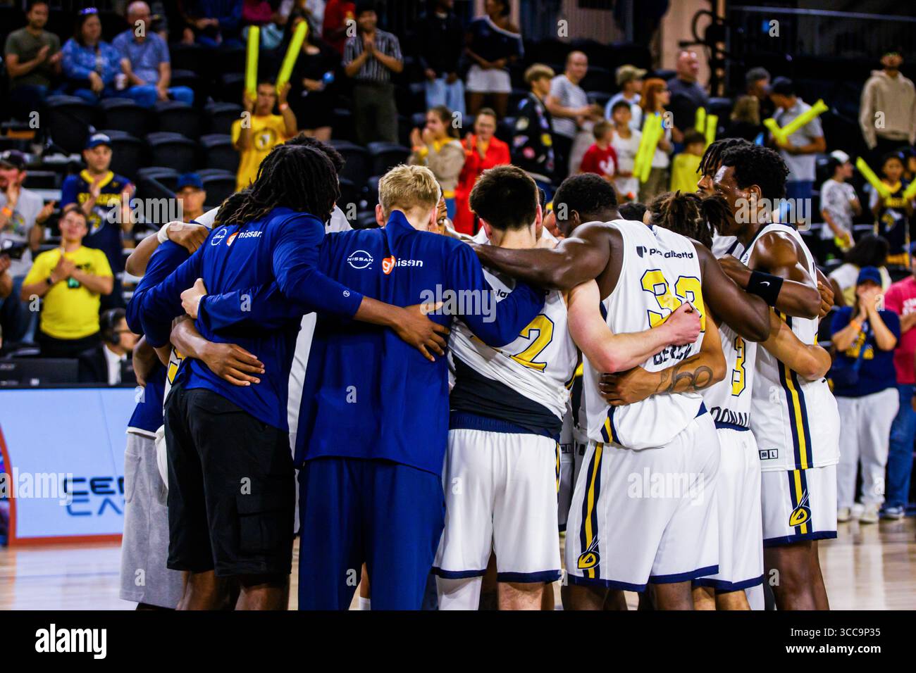 Edmonton, Canada. 10th Aug, 2025. the Edmonton Stingers get together after the win in Regular Season CEBL action in Edmonton (Photo by Ron Palmer/SOPA Images/Sipa USA) Credit: Sipa USA/Alamy Live News Stock Photo