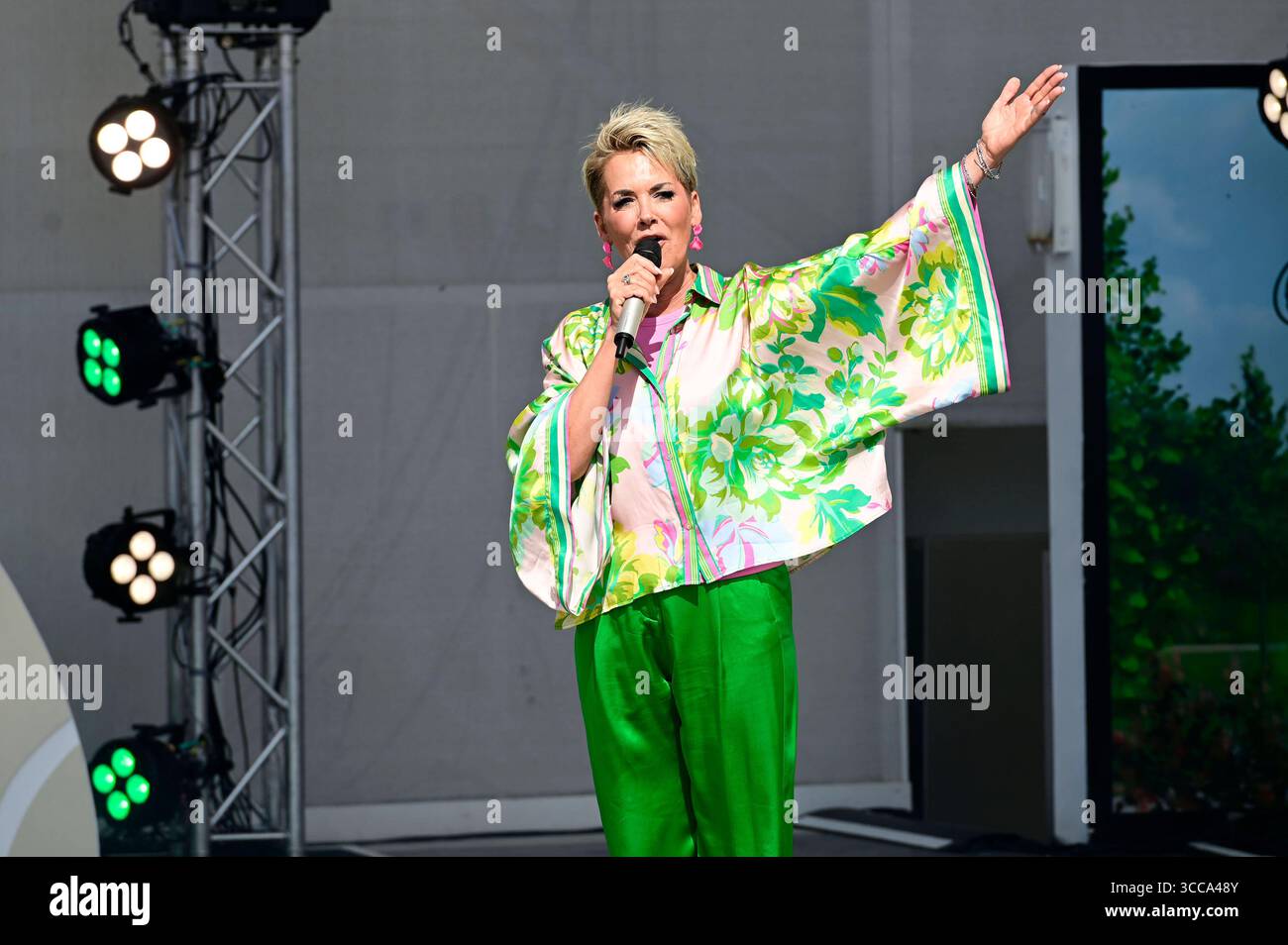 Inka Bause beim 3. Sommergarten 2025 auf der Beelitzer Freilichtbühne ...