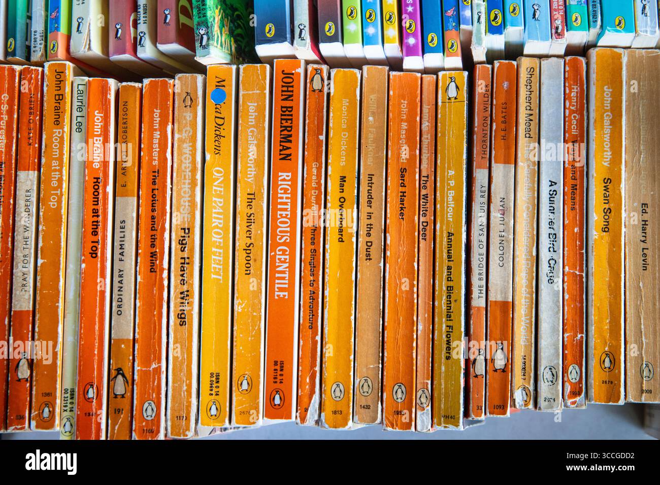 Penguin books hi-res stock photography and images - Alamy