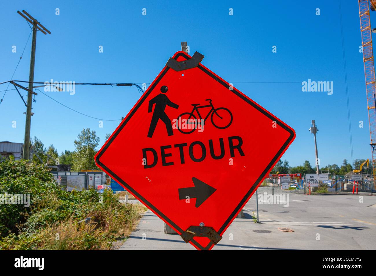 Orange detour sign hi-res stock photography and images - Alamy