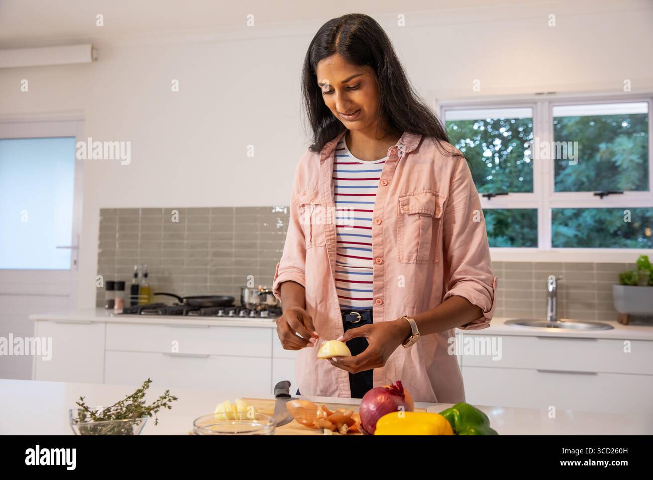 Indian woman chopping onion hi-res stock photography and images - Alamy