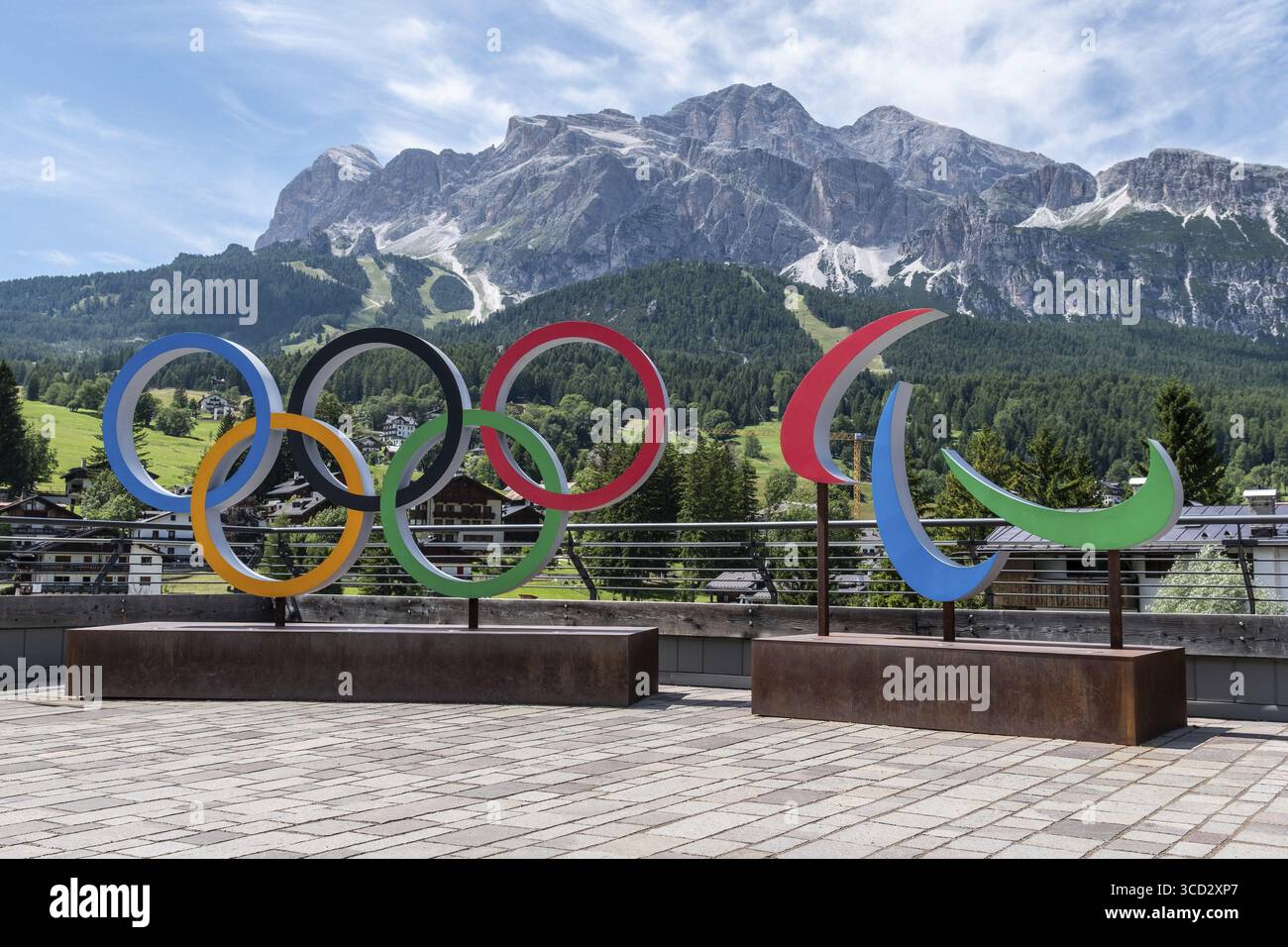 Front olympic rings hi-res stock photography and images - Alamy